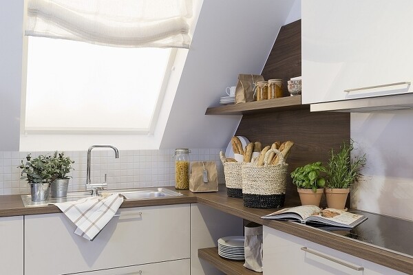 Auch Sonderanfertigungen für schräge Küchenbereiche können Sie Handwerkern wie uns anvertrauen.