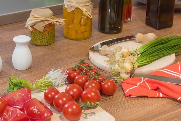 Natürliche Materialien wie Holz stehen für das, was eine Küche ausmacht.